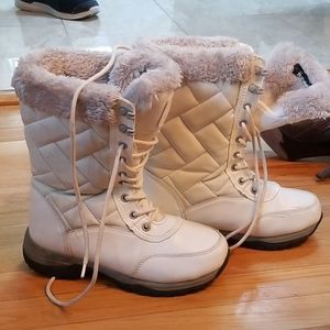 Snow boots